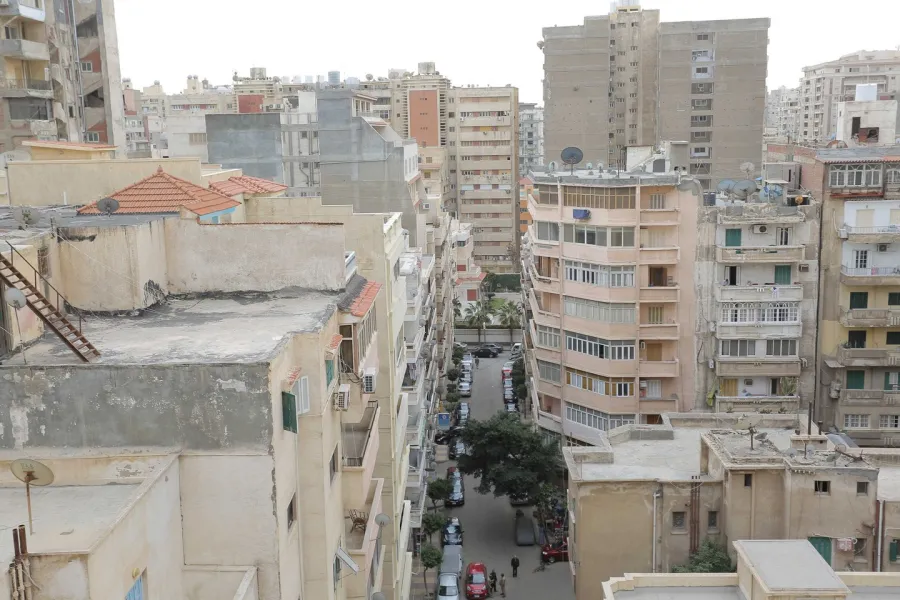 شقة للبيع 240م صافى زيزنيا -بين الترام وش ابوقير- خطوات من سان ستيفانو والبحر