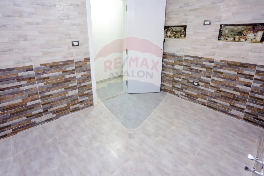 شقة للبيع 147 م سموحة (ايست تاورز)