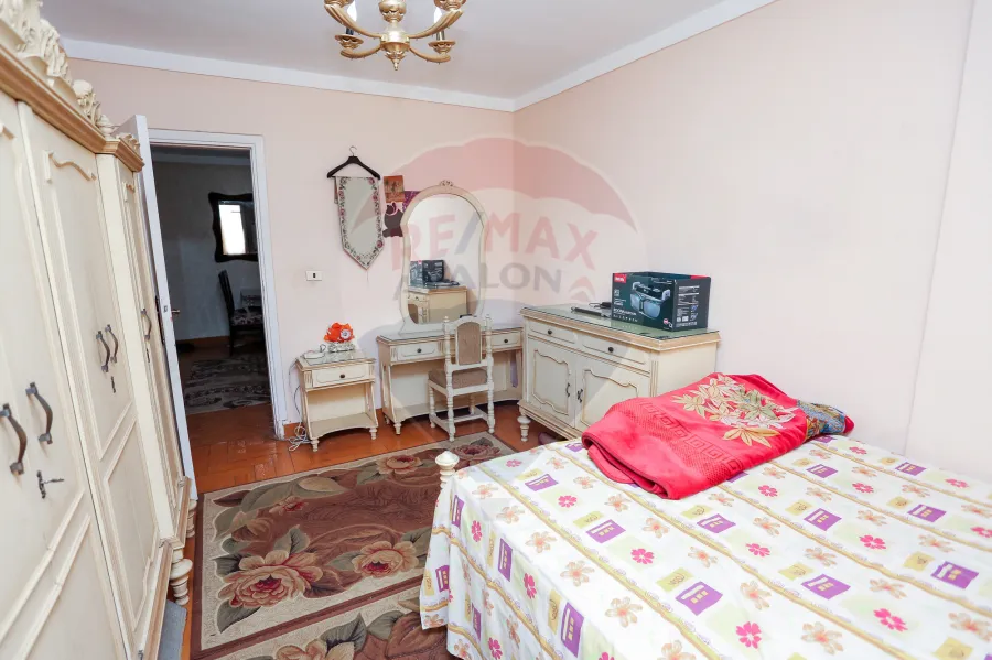 شقة للبيع 200 م لوران ( خطوات من ش شعراوى والبحر )