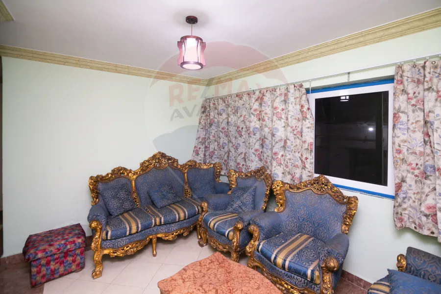 Apartment for sale 250 m Camp Chezar (directly on the sea)