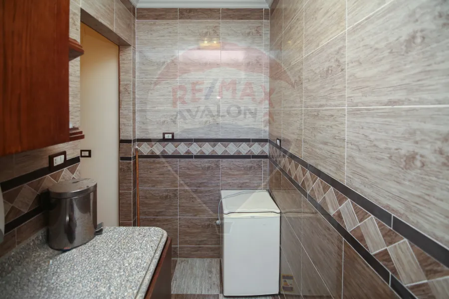 مقر اداري للبيع 85 م سبورتينج (ش الدلتا)