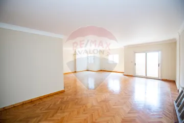 مقر ادارى للايجار 250 م  سان ستيفانو (على الترام مباشرة - خطوات من البحر)