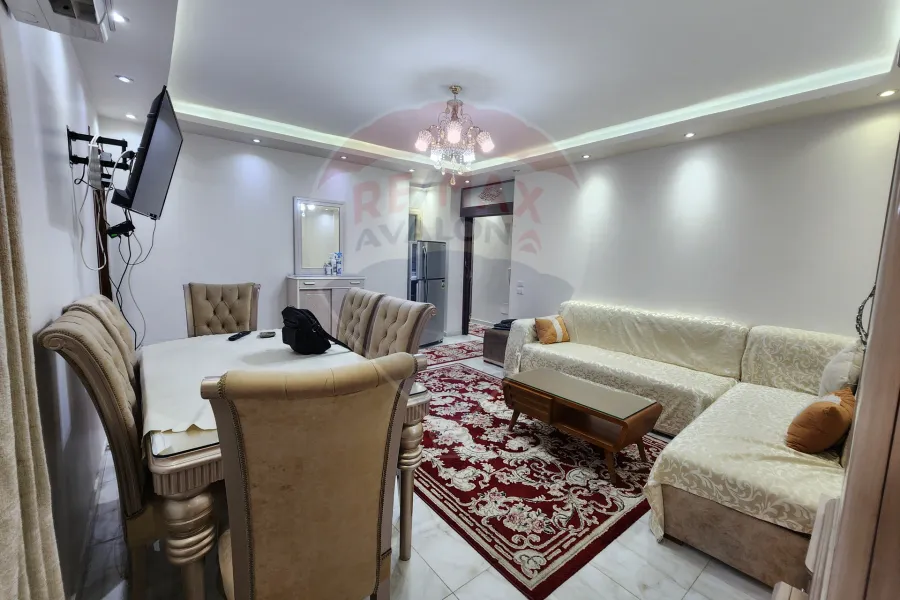 شقة للايجار المفروش 130 م الشاطبي (ش بورسعيد - خطوات من البحر)