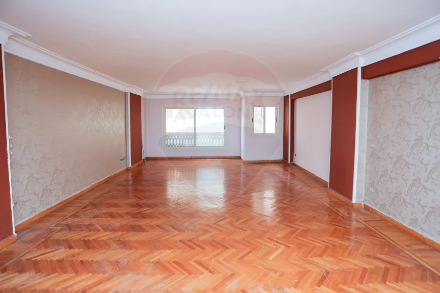 شقة للبيع 160 م كفر عبده (ش ابراهيم راجي )