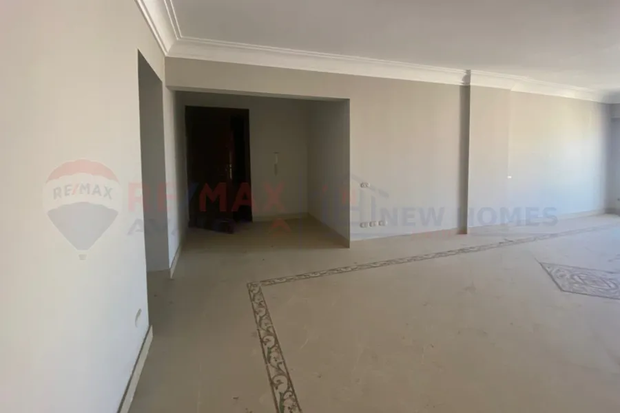 شقة للبيع 176 م سموحة (المربع الذهبي)