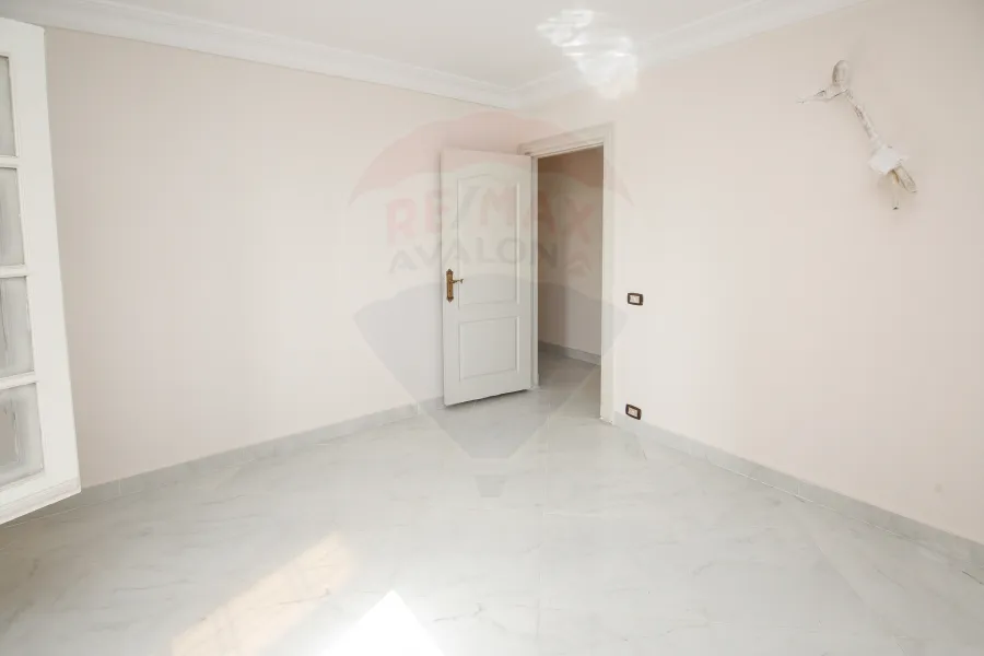 شقة للبيع 210 م سموحة ( ش ادمون فريمون ) - أول سكن