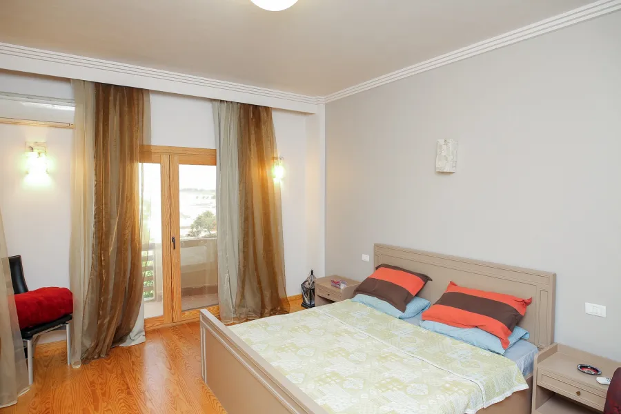 فيلا مستقلة للبيع 1100م  كينج مريوط (أعلي ربوه في البحيرة - خطوات من هيلتون كينج رانش والأستاد)