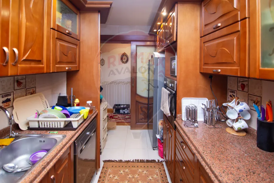 شقة للبيع 150 م سموحة (كومباوند بالقرب من جامعه فاروس وكوبري 14 مايو)