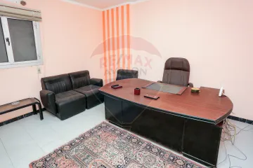 (مقر إدارى للإيجار 120 م كامب شيزار (شارع كلية الهندسة