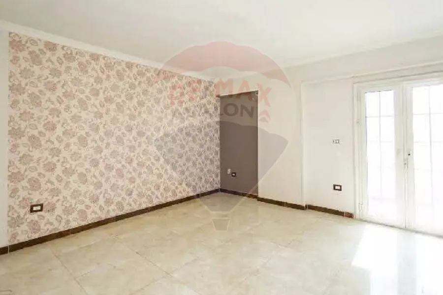 شقة للبيع 115 م سبورتنج (خطوات من الترام)