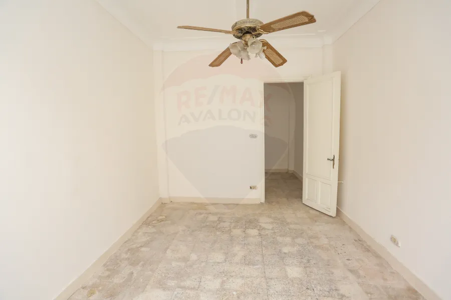 فيلا للبيع 250 م سموحة (ش مصطفي كامل)