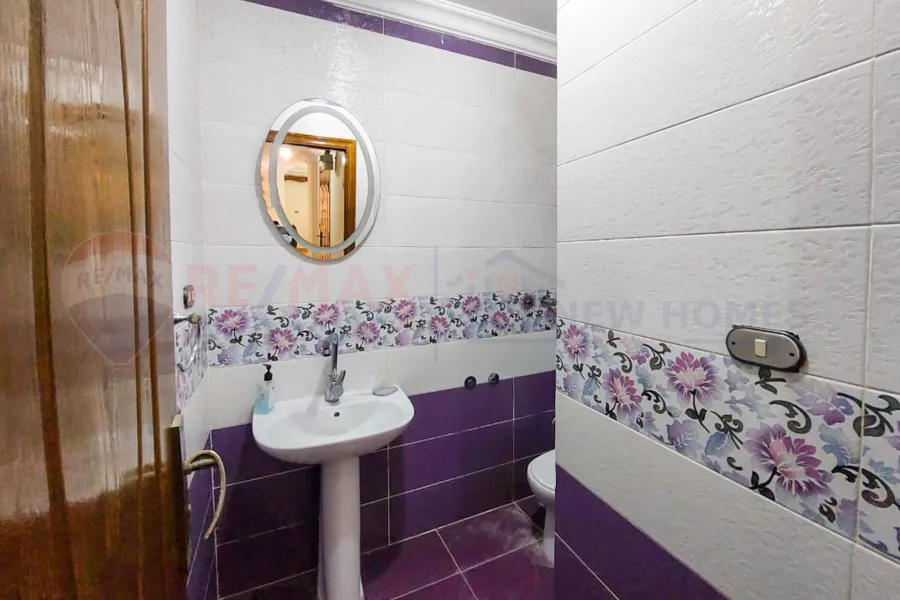 شقة للايجار 150 م كفر عبده (خطوات من ش ابو قير)