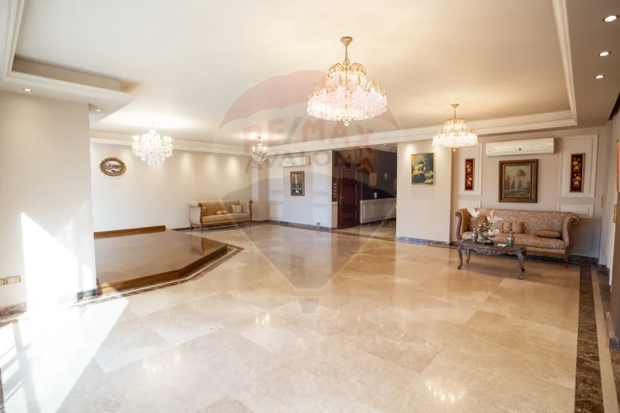 شقة للبيع 305 م كفر عبده (بجوار British Council) -