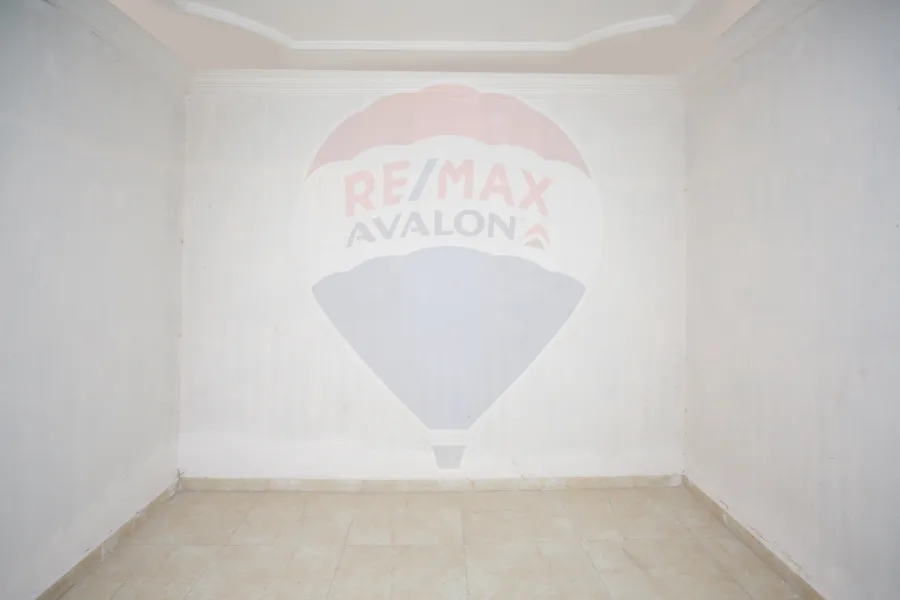 شقة للبيع 185 م محرم بك (ش زين العابدين)