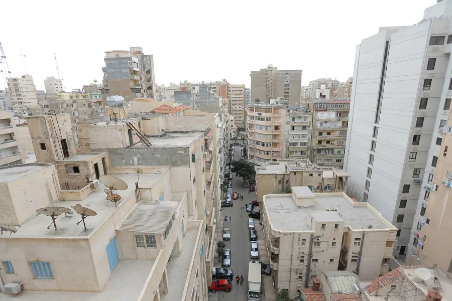 شقة للبيع 240م صافى زيزنيا -بين الترام وش ابوقير- خطوات من سان ستيفانو والبحر