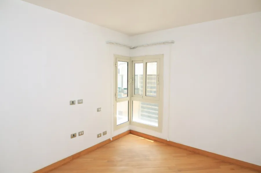 Apartment for sale 480m Laurent - Korneish Road