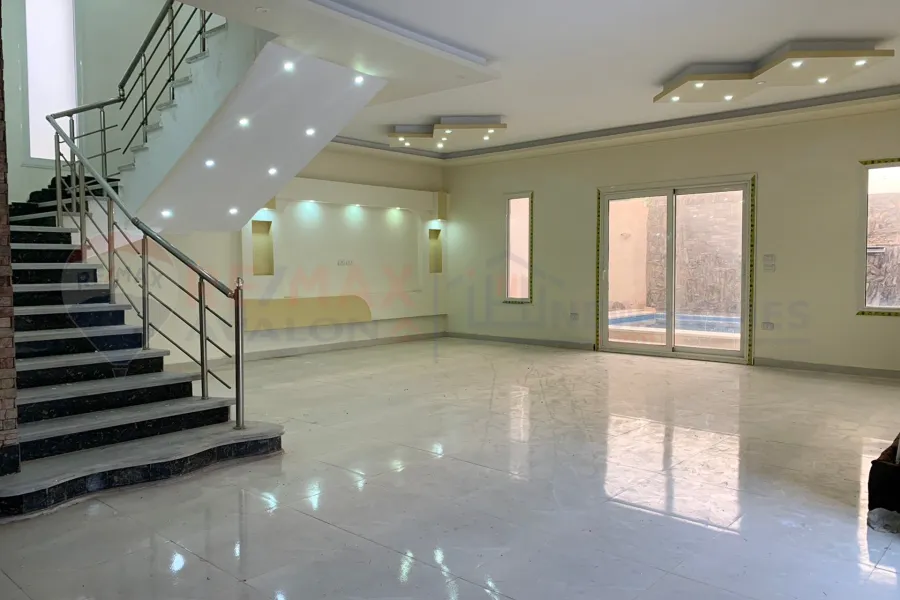 stand Alo1ne for sale 400 m King Mariout (Cordoba St.)