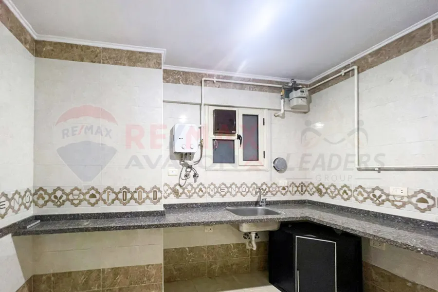 شقة للإيجار 140 م سموحة (ش الريادة)