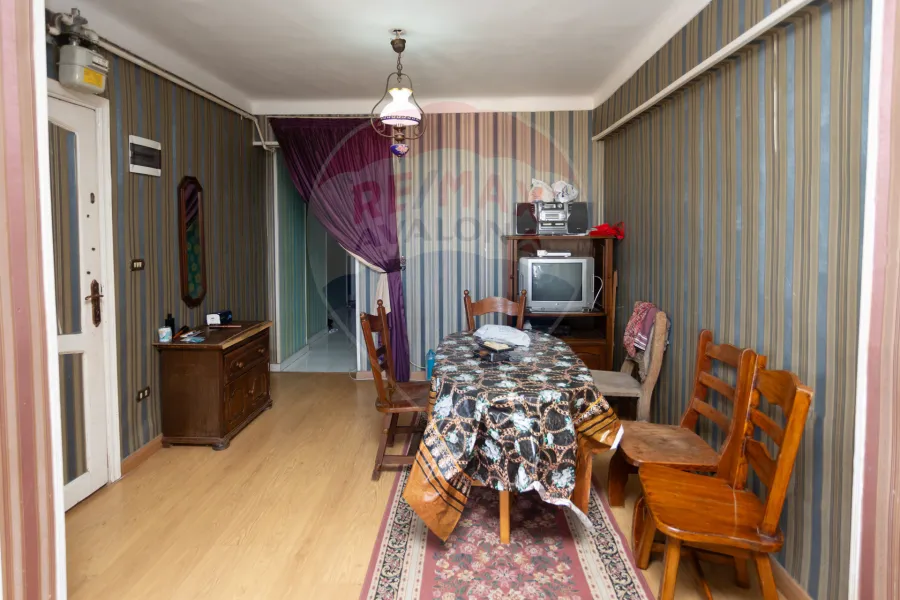 شقة للبيع الازاريطة (خطوات من البحر)  100 م