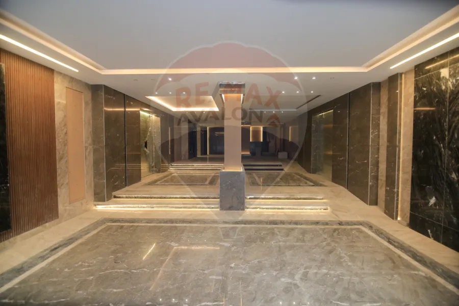 شقة للبيع 171 م كومباوند فالوري سموحة ( ش النقل والهندسة )