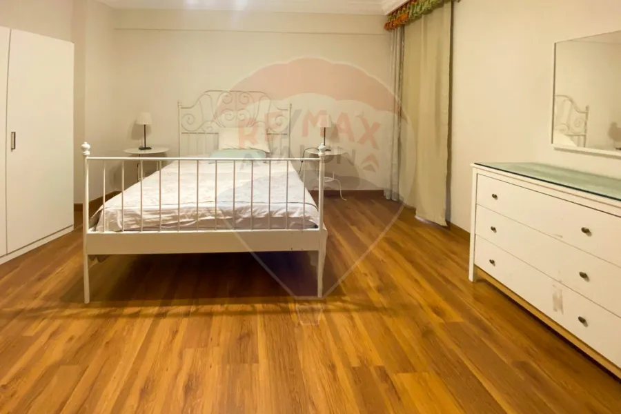 شقة للايجار المفروش 265 م سموحة (ش بهاء الدين الغتوري)