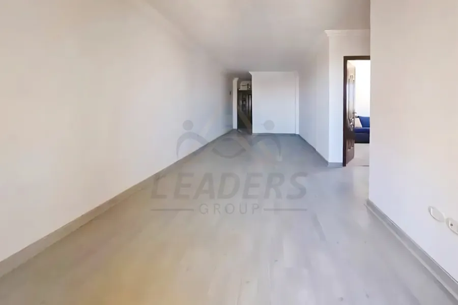 شقة للايجار 90 م سبورتنج (متفرع من الترام)