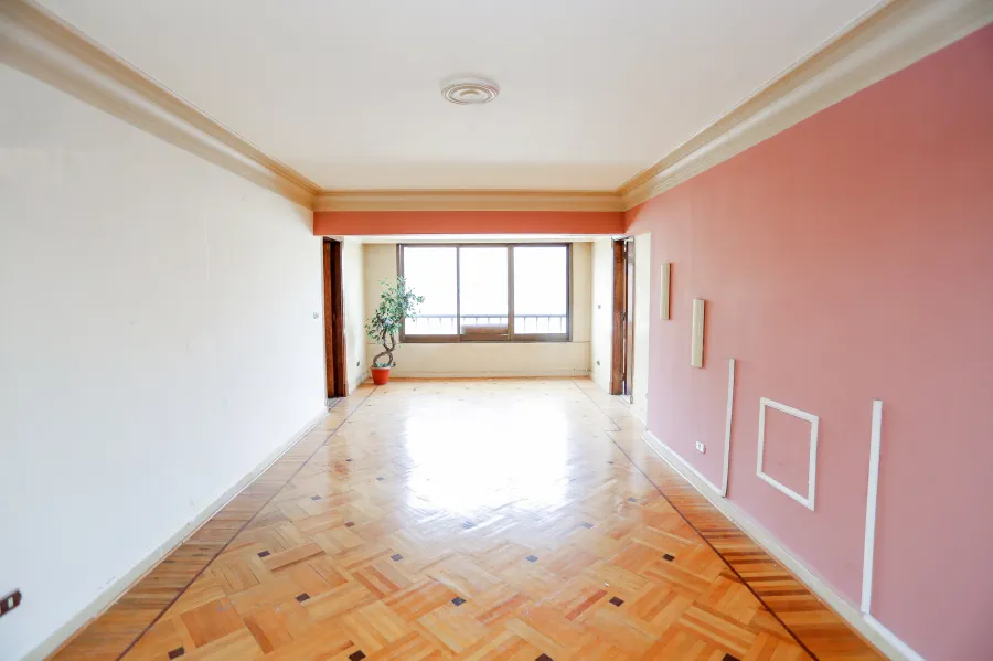 شقة للبيع 320 م جناكليس (علي الترام مباشرة)