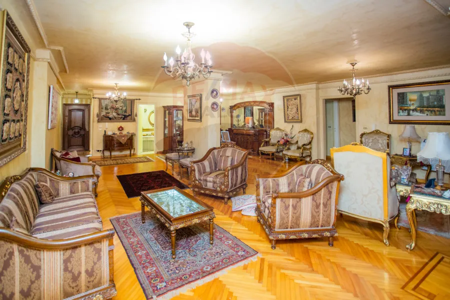 Apartment for sale 300 m sidi gaber (El-Mosheer Ahmed Ismail st)