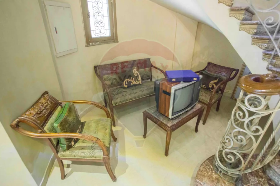 فيلا تريبلكس مفروشة للايجار475 م محرم بك (كومباوند ميروزا بجوار كارفور)