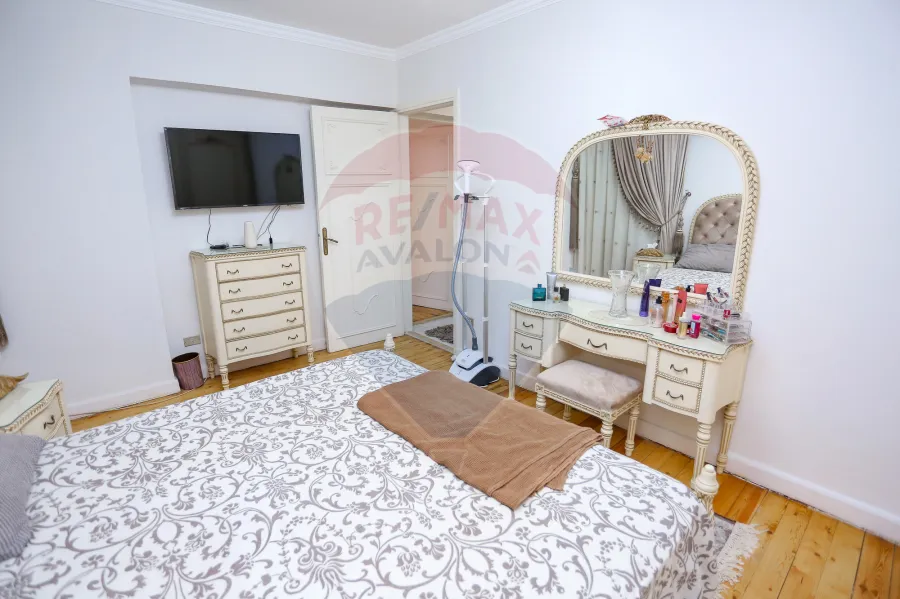 شقة للبيع 180 م رشدى (ش رشدى)