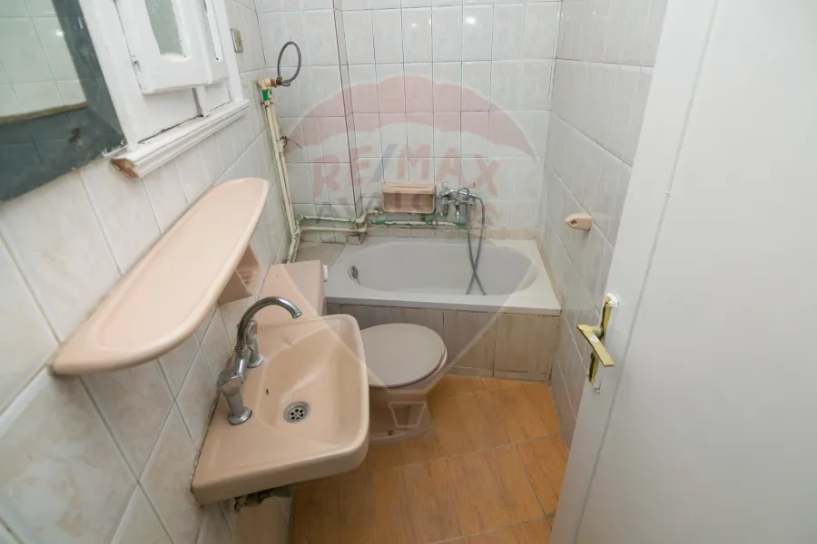 شقة للبيع 160 م سموحة (ش مصطفي كامل - خطوات من نادي سموحة)