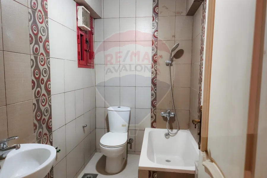 شقة للإيجار 130 م سموحة (ش النصر)