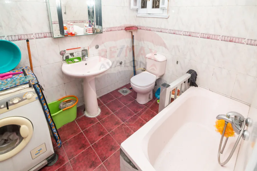 شقه للبيع 180 م كامب شيزار (ش بورسعيد الرئيسي)