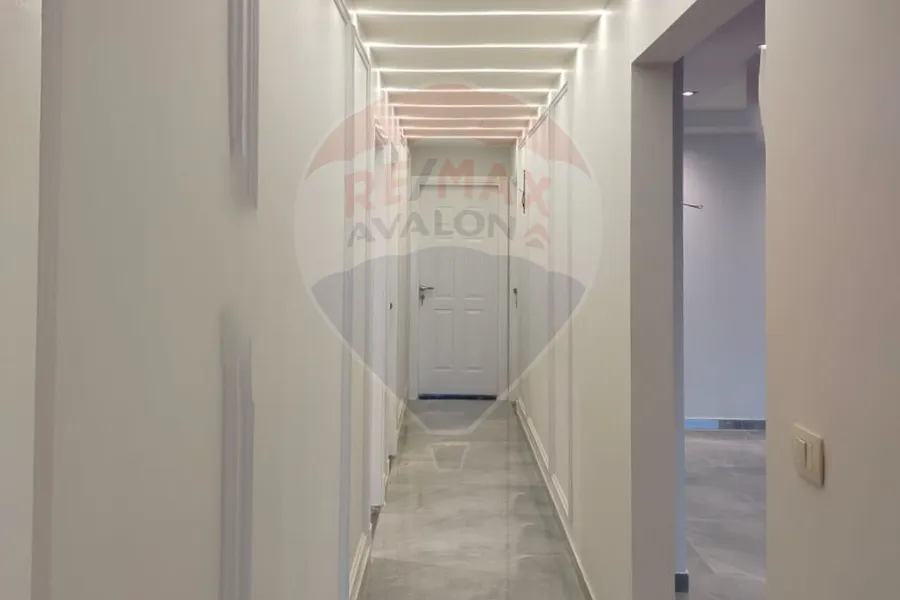 شقة للبيع 290 م سموحة (كريستال تاورز)