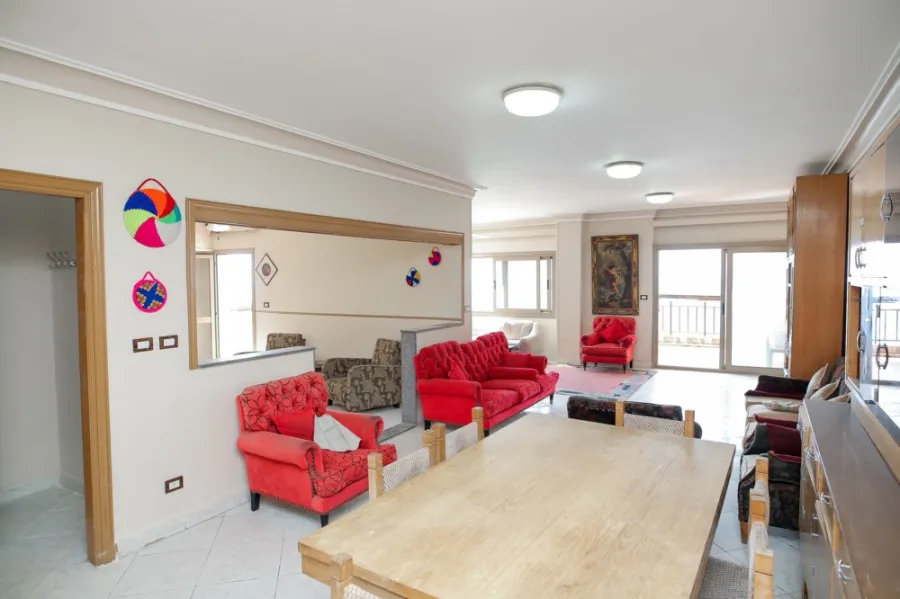 شقة للبيع 200م المندرة - على البحر مباشرة