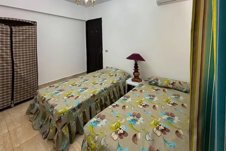 شاليه ارضي بجاردن 200 م للبيع (بلومار - سيدي عبدالرحمن) 110 م