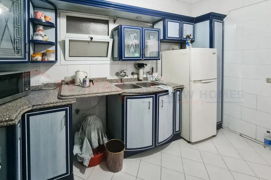 شقة للإيجار السنوى المفروش 150 م لوران (تالت نمرة من البحر)