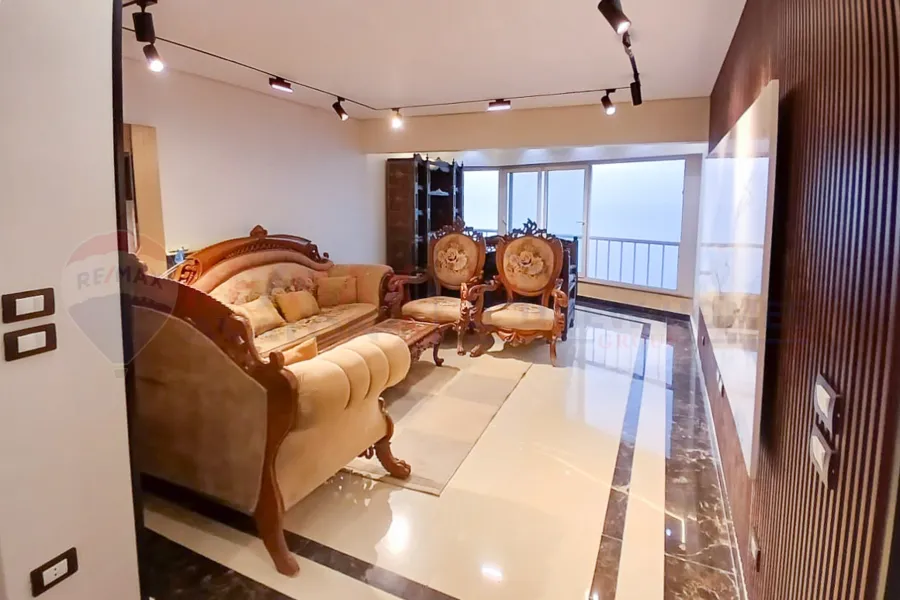 شقة للبيع 145 م ستانلي (علي البحر مباشرة)