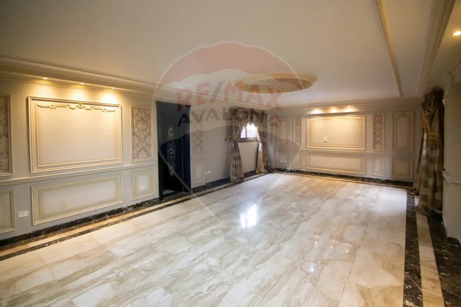 Apartment for sale 190 m Rushdi (second number from the tram)