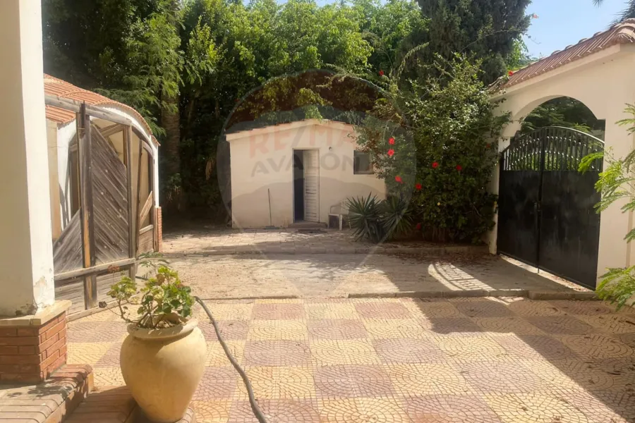 Duplex villa registered with a blue contract for sale 2,150 m King Mariout (compound beside Africana hotel)