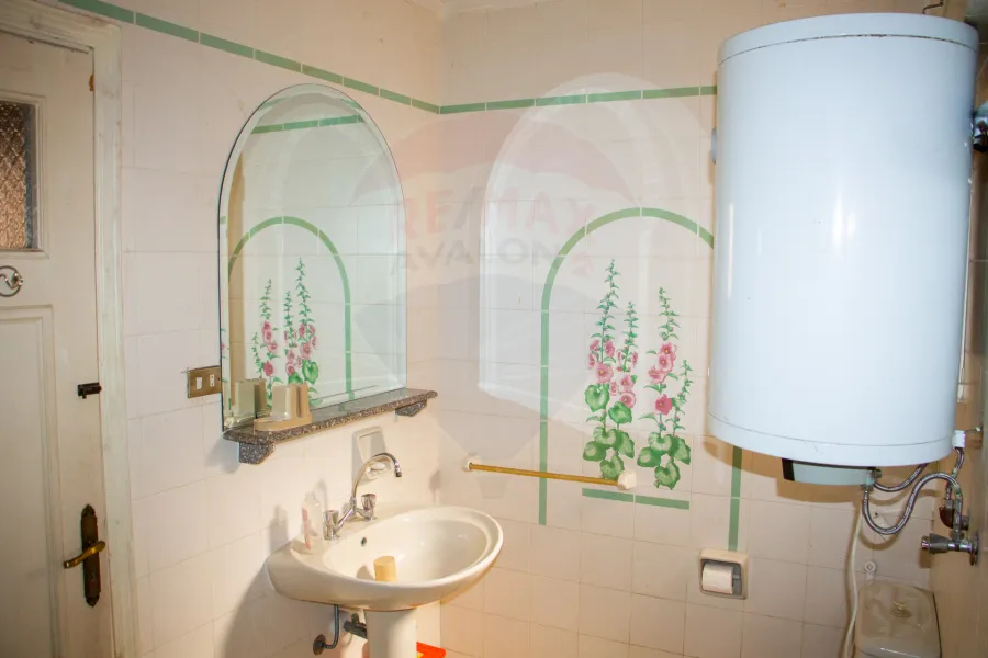 شقة للبيع 160 م سموحة ( خطوات من نادى سموحة )