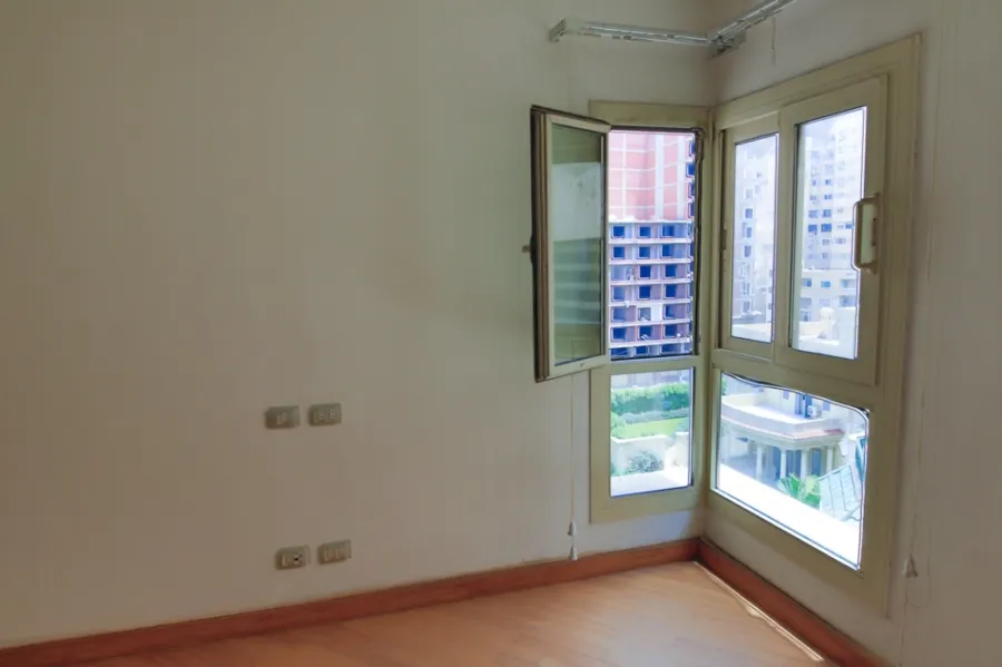Apartment for sale 480m Laurent - Korneish Road
