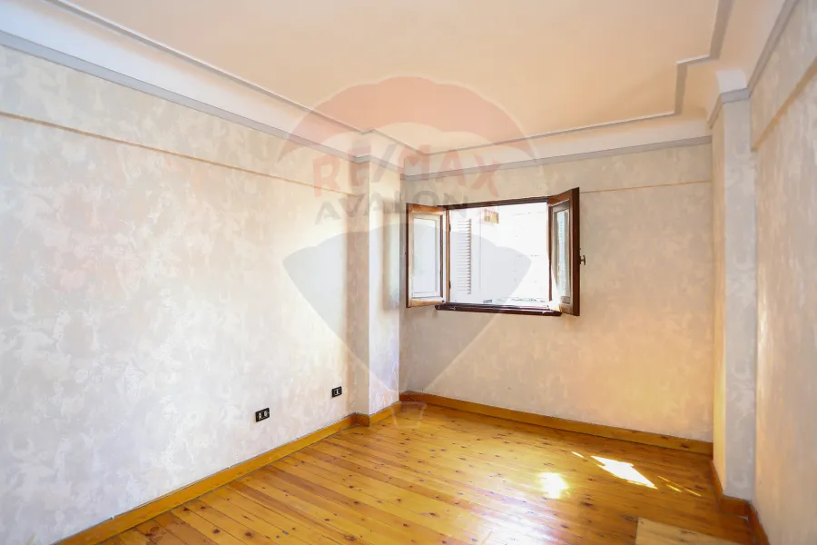 شقة للايجار 170 م كفر عبده (ش سكينة بنت الحسين)