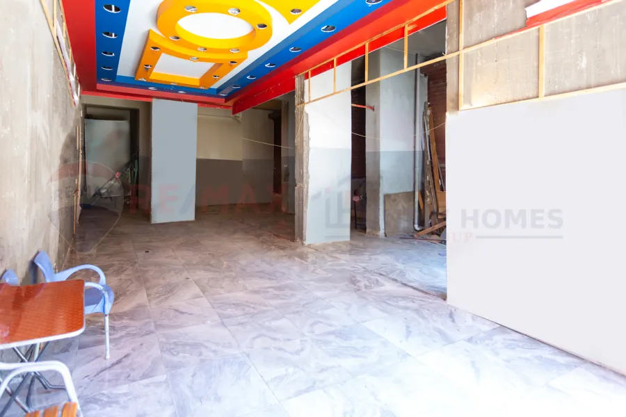 Corner shop for rent 121 m Janaklis (directly on the tram)