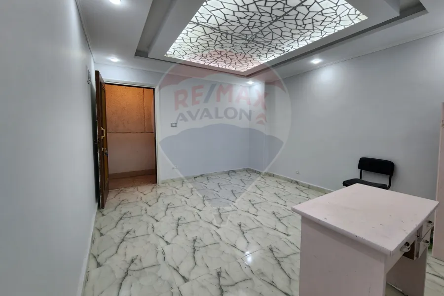 Administrative apartment for sale 50 m Victoria (Directly on tram)