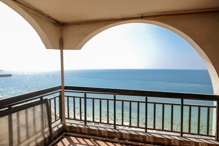 شقة للبيع 200م المندرة - على البحر مباشرة