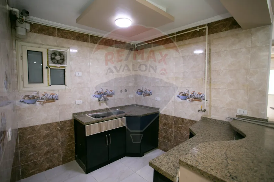 شقة للبيع 160 م ميامي (متفرع من ش جمال عبد الناصر)