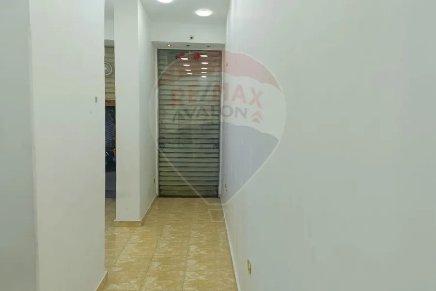 محل للبيع 28 م كفر عبده (خطوات من ش ابو قير)