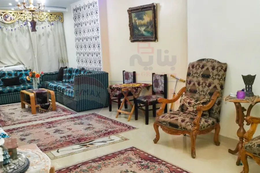 شقة للبيع 215 م سيدي بشر (ش جمال عبد الناصر)