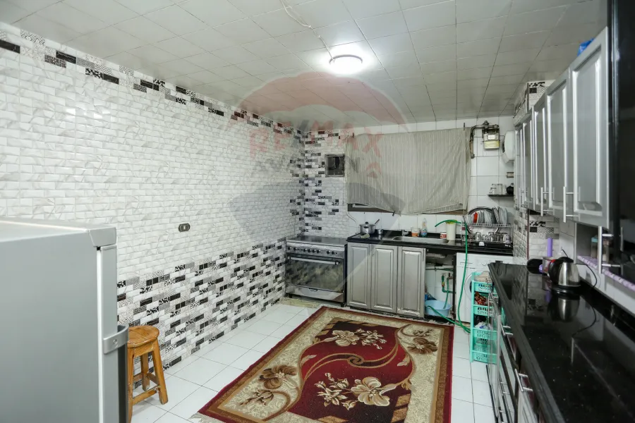 شقة للبيع 200 م سيدي بشر  (ش جمال عبد الناصر)